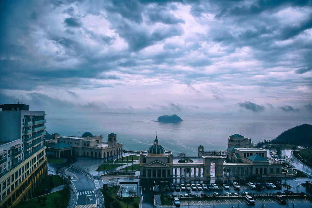 Interrègne et normalisation de la déviation : les 2 faces de l’ordre international